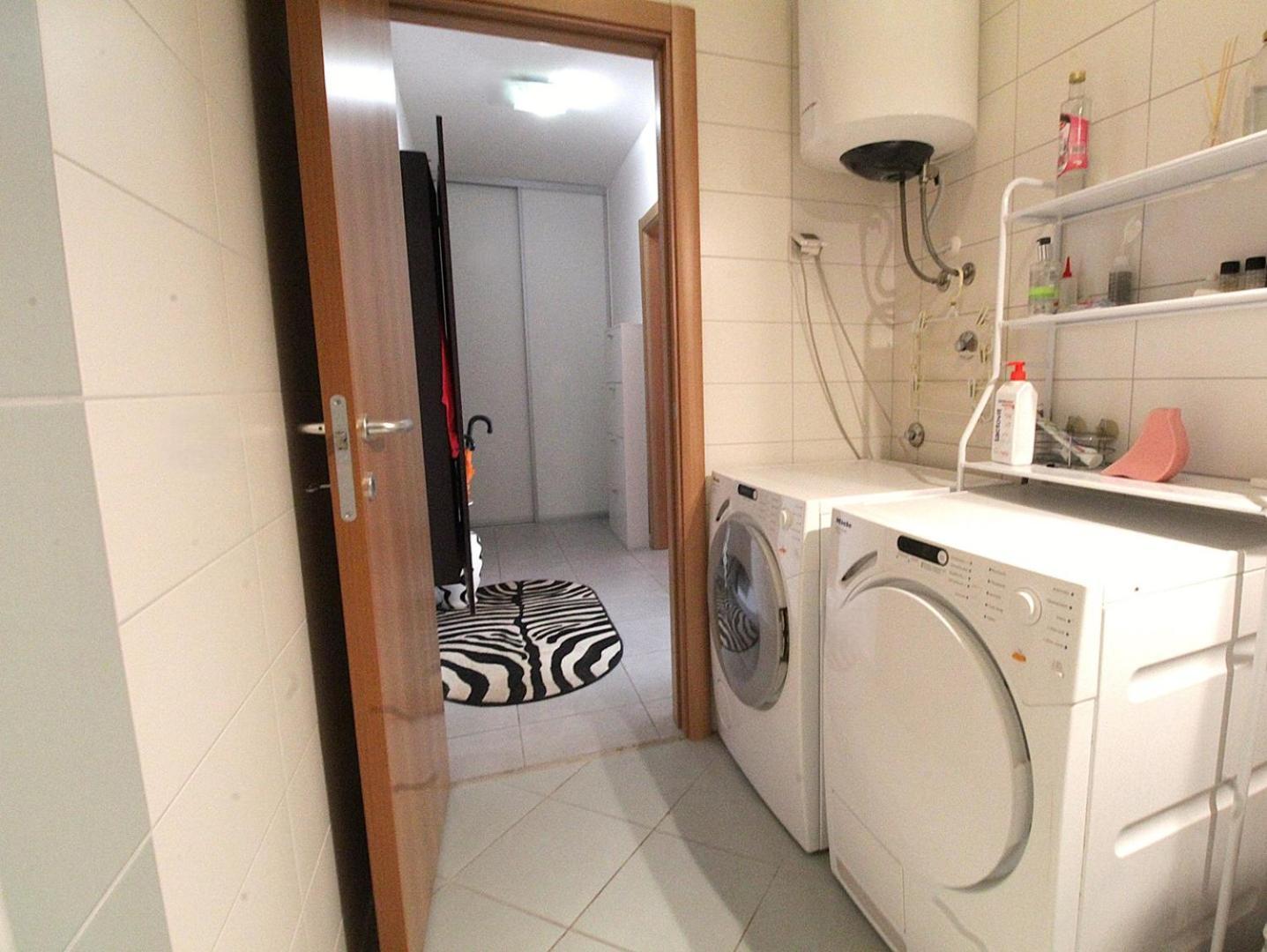 Sunny Apartment *