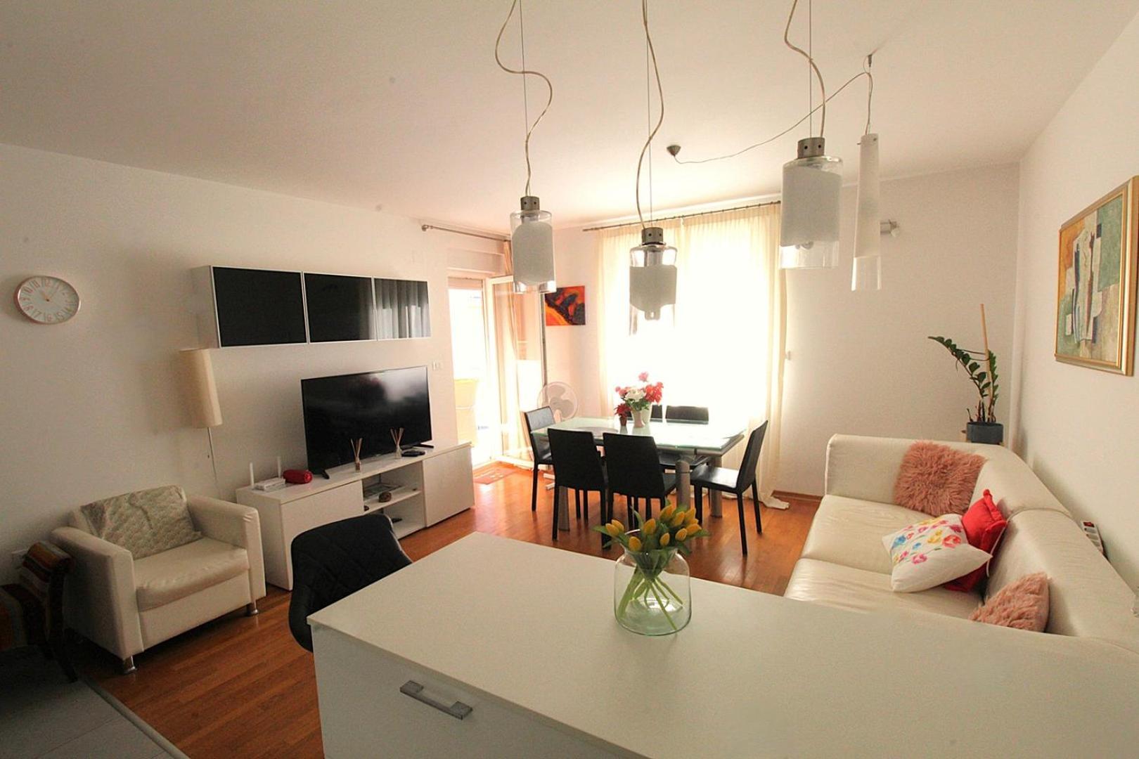 Sunny Apartment